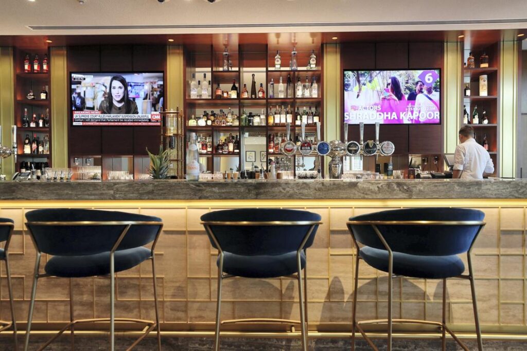 JA Lake View Hotel, Dubai